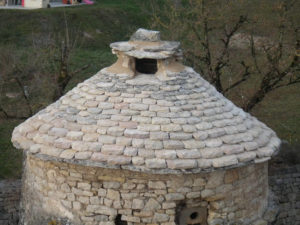 Refection à l'identique (Lauze de complément en calcaire)